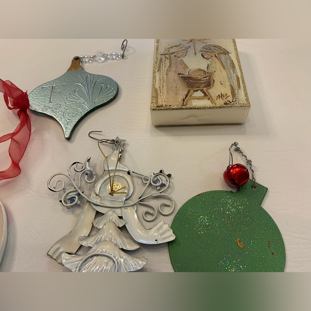 Lot of 6 assorted Christmas ornaments, ceramic and multi media - Picture 8 of 9